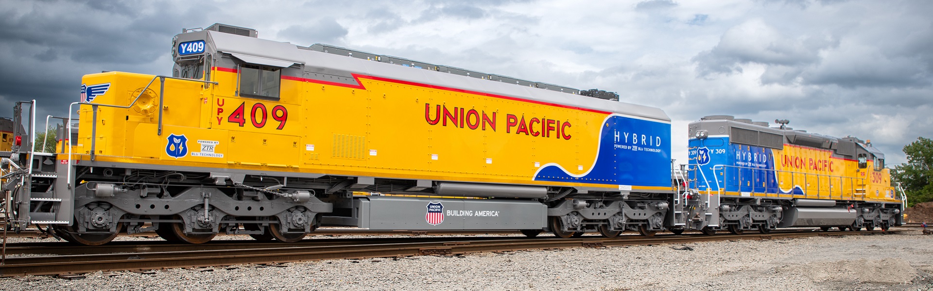 Hybrid battery-electric locomotives designed and built by Union Pacific and ZTR