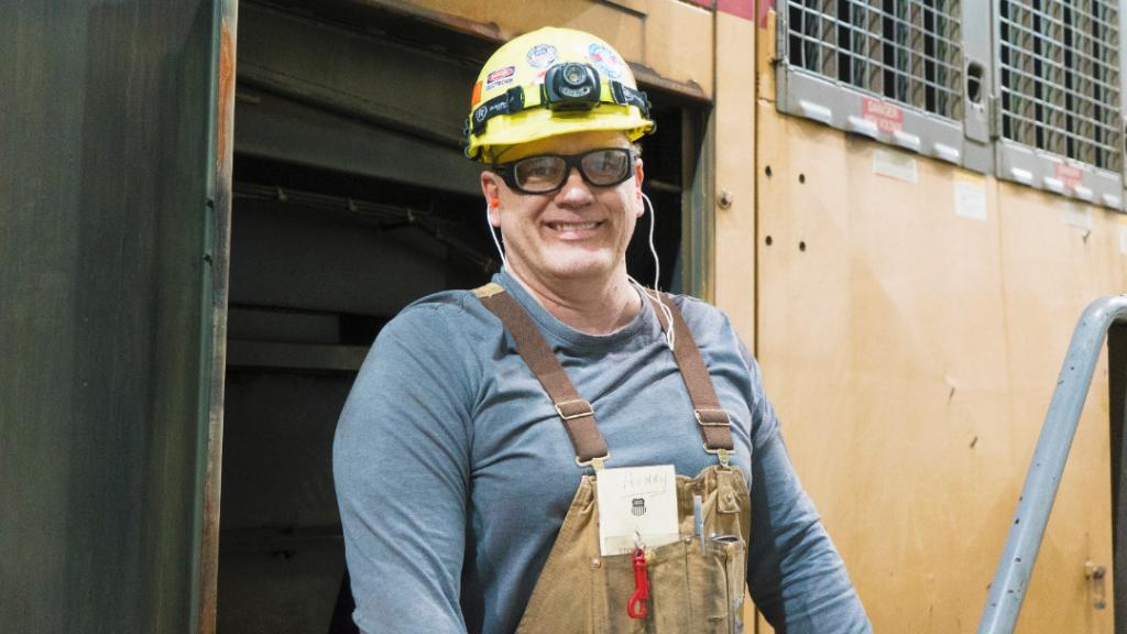 UP Work Brings Chicago Electrician in From the Cold