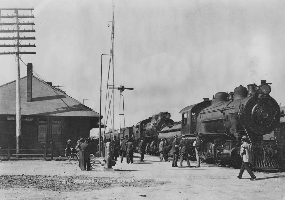 Photograph of steam locomotives No. 2655 and No. 2723 at Reno, Nevada