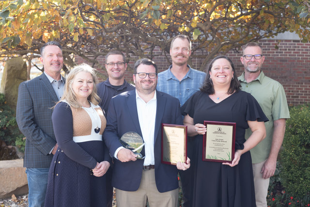 Photo of 2024 Association of America Railroads (AAR) awardwinner Jason Fox and award nominee Anne Walsh alongwith UPRR team at 2024 Railroad Environmental Conference.