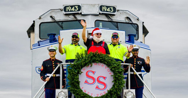 Houston UPVETS: RR Santa Waves Above Spirit Locomotive
