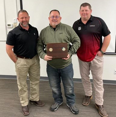 David Welch and his team with the Beachler Award | LR