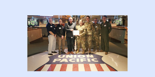Jason Elliot receives Patriot Award from the National Guard | LR