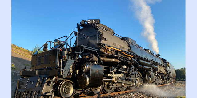 Big Boy No. 4014 parked while emitting steam | LR