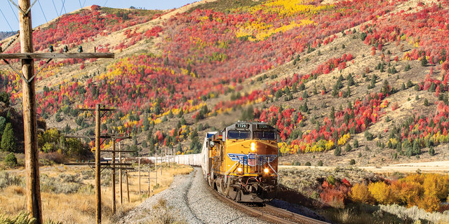 UP 7729 leading refrigerated boxcars near Pebble, Idaho. | L
