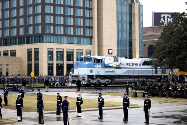 Medium Retina | No. 4141 Arrives in College Station