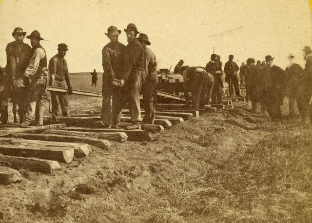 Medium Retina | Heritage: History: Laying of the rails of the U.P.R.R
