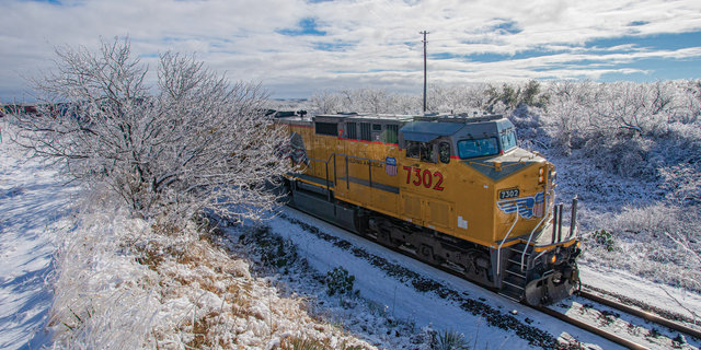 SNOW FALLS ON CISCO TX | MR