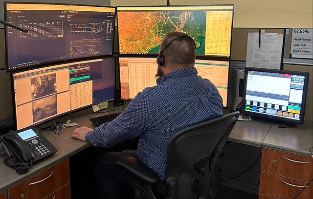 Steve Terrell assists a train crew from inside UP's OPCC | MR