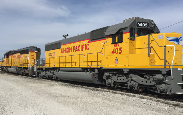 Original | Hybrid-Electric Locomotive UPY3009 and UPY3010