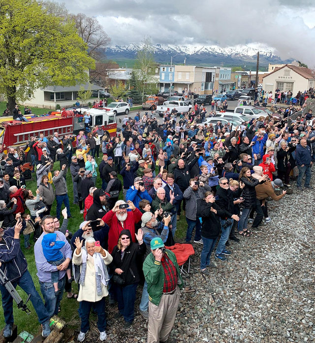 Excited crowd gathered near the tracks waiting for the arrival of Union Pacific Big Boy No. 4014.