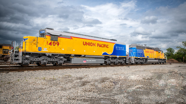ZTR-designed UP hybrid battery-electric locomotive | L