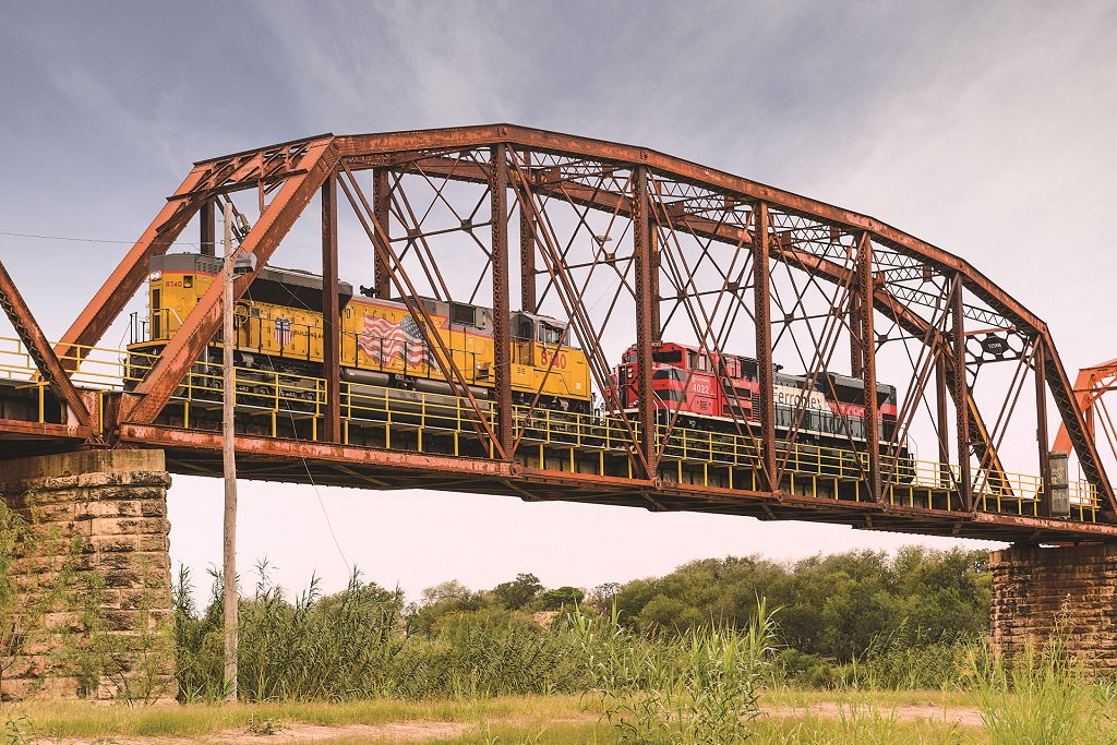 Union Pacific locomotive meets up with a GrupoMexico locomotive at Eagle Pass, TX | M