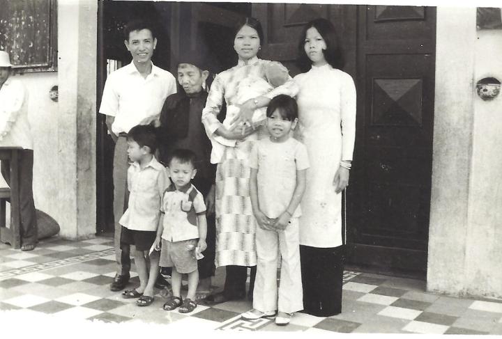 Medium | Huy Pham Family Photo