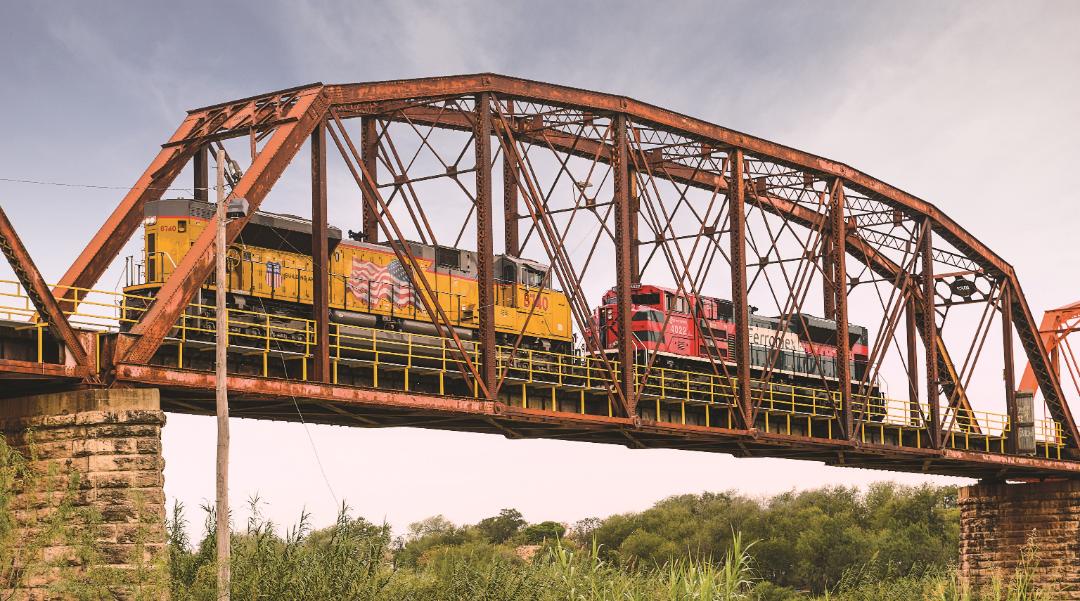 Eagle Pass Railroad Bridge on the US Mexico border | MR