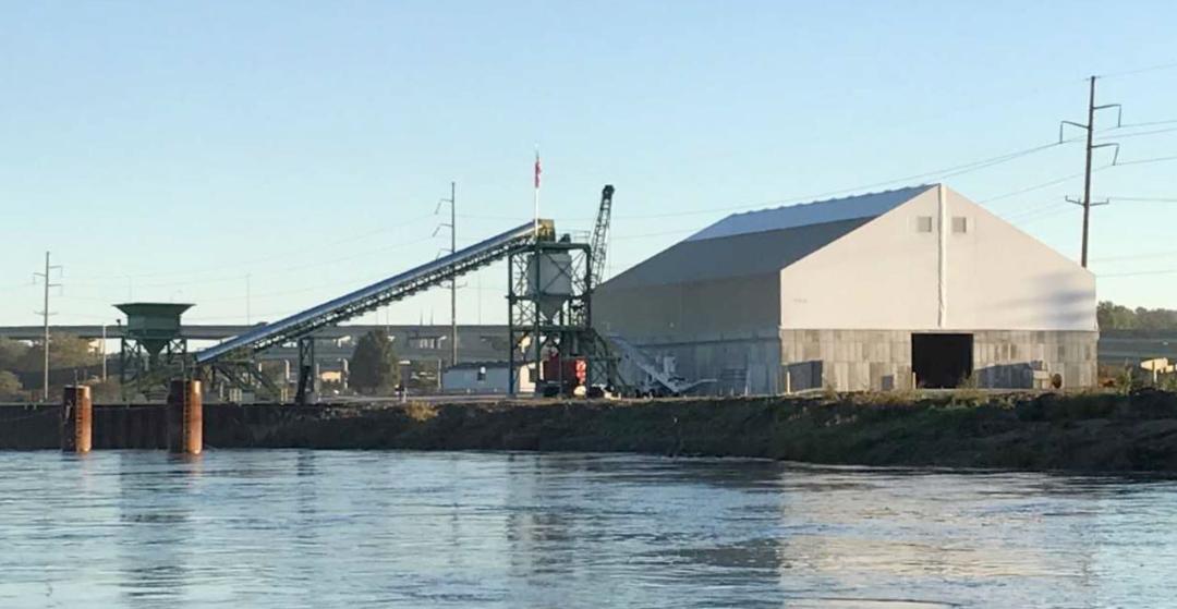 Located along the Missouri River, the St. Joseph Regional Port Authority is equipped with a Union Pacifc rail spur, dock, storage yard and truck scale.