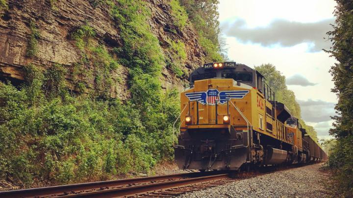 UP 8426 travels past green foliage on the Van Buren Subdivision in Ozark, Arkansas.