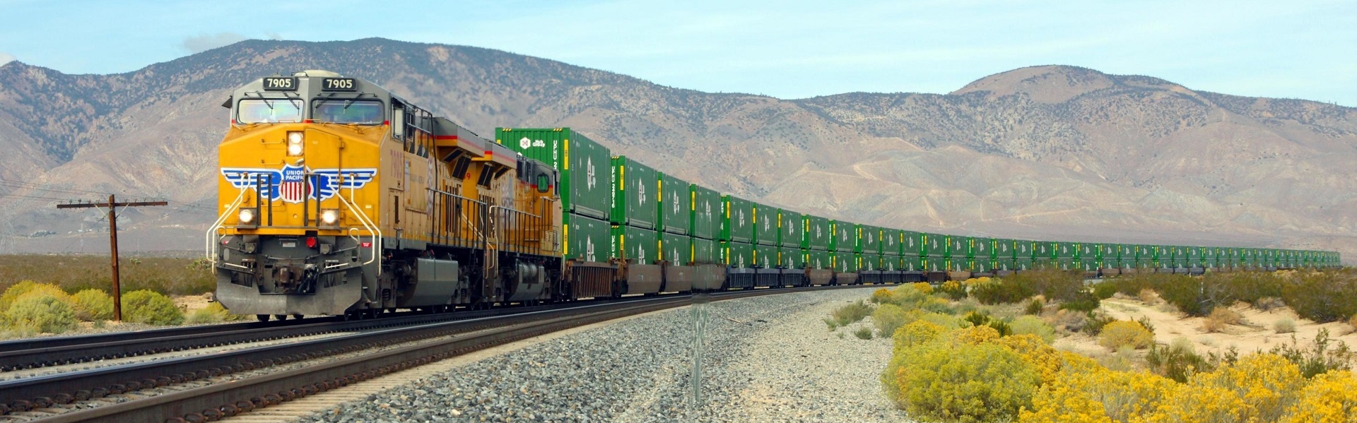Union Pacific Intermodal train near Mojave, California