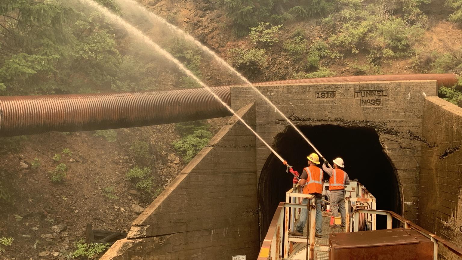 Large Retina | Inside Track: UP Water Train CA Fires Hosing Down Same Side