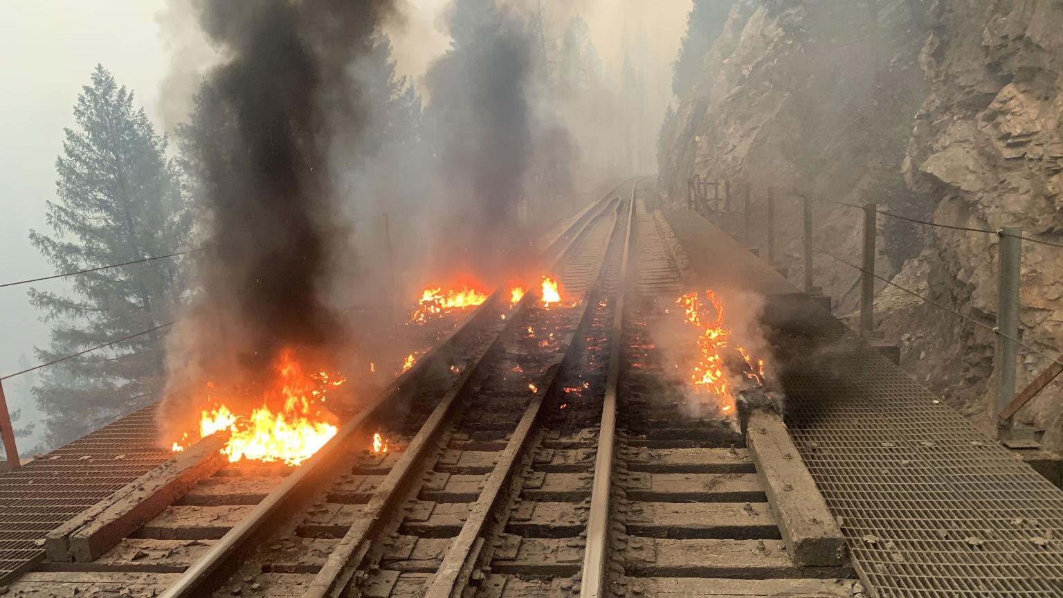 Large Retina | Inside Track: Fire on Dry Canyon Bridge