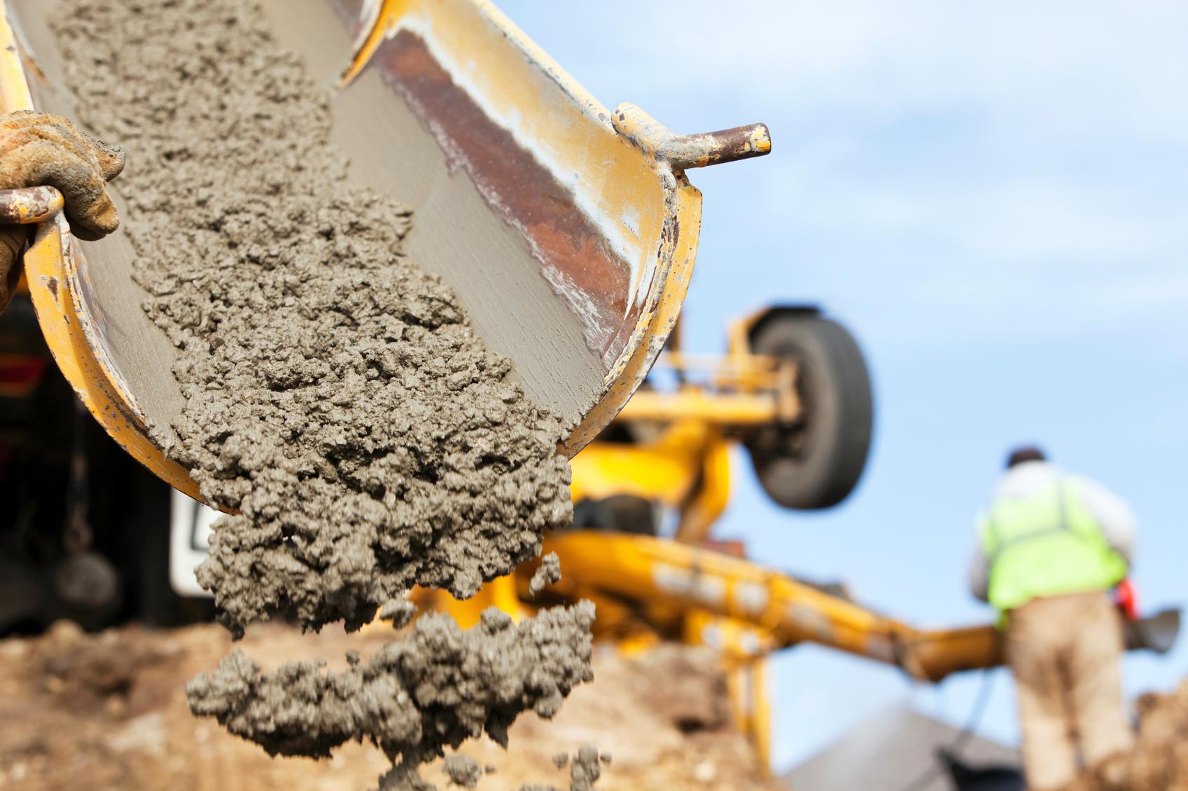 Original | Cement pouring of a cement mixer.